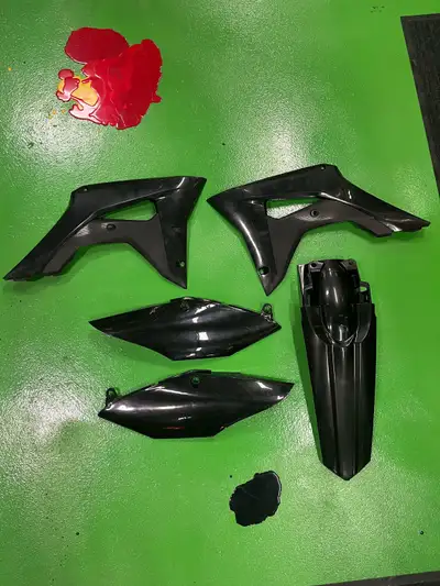 Gas tank shrouds Number plates Rear fender $80 for all All new condition, never installed on a bike....