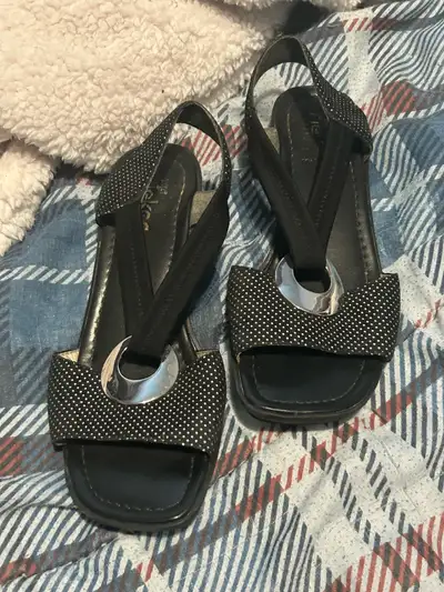 Worn just a few times, good condition Size 8.5 Pickup in Warman