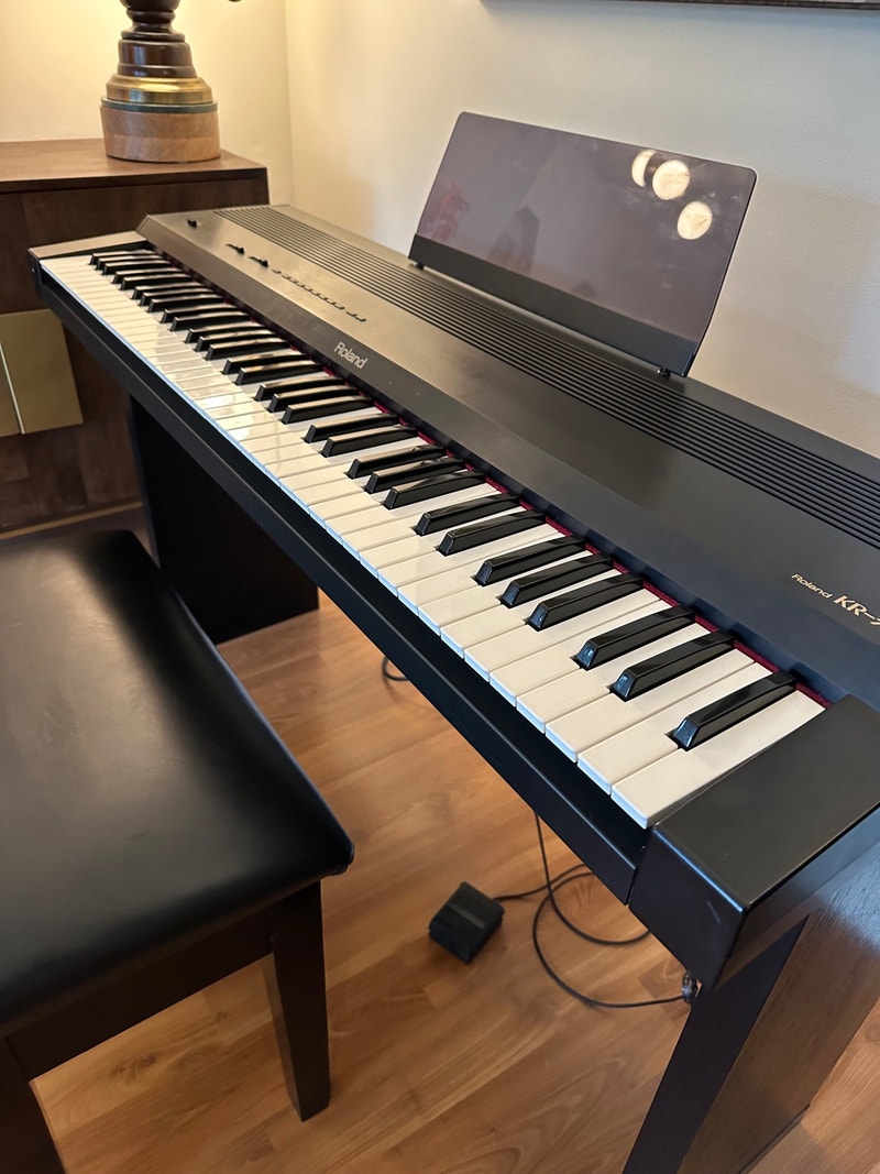 Roland KR 33 digital piano Pianos & Keyboards City of Toronto Kijiji