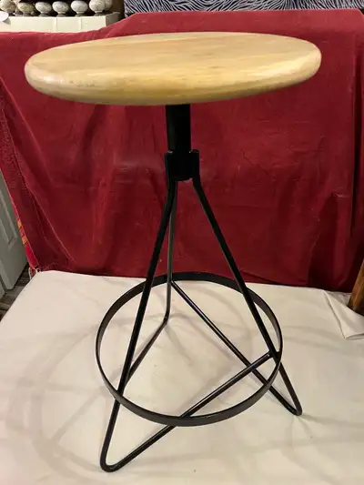 Swiveling Bar/Counter Stool- Round Wooden Top with Metal Structu, View more