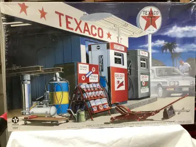 TEXACO SERVICE STATION – 1/24 SCALE PLASTIC MODEL KIT, View more