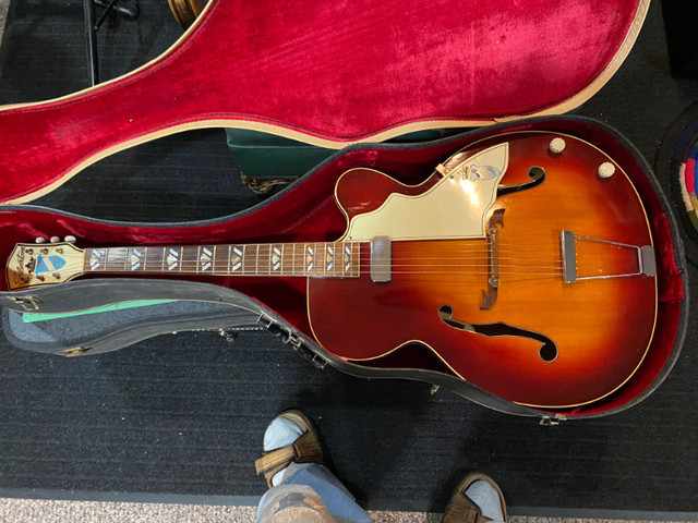 1950s Silvertone Aristocrat 1356 Vintage Archtop Electric Guitar in Guitars in Winnipeg - Image 3