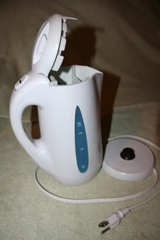ELECTRIC KETTLES Sunbeam 1.7L $20 'n Proctor Silex 1.0L $15 used63006662336515121