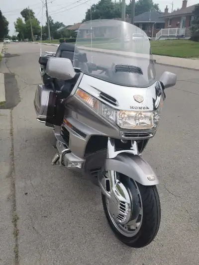 Here's a 2000 Goldwing GL1500se for sale. Well maintained everything works on the bike nice air ride...