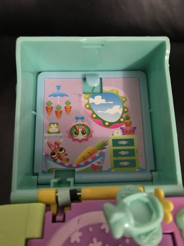 2006 Hasbro Littlest Pet Shop-LPS-Pop Up Compact Playset in Toys & Games in Bedford - Image 4