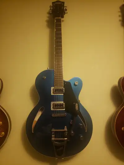 Gretsch Electromatic Ocean Blue Teardrop Soundholes, View more