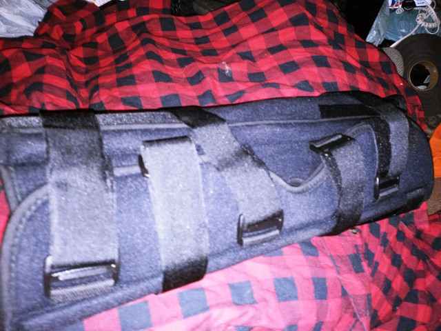 20 INCH LEG & KNEE IMMOBILIZER in Other in Sarnia