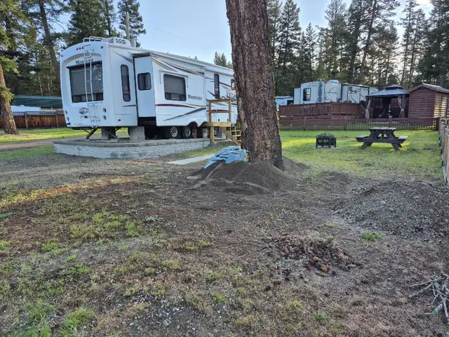 Lakeview RV Lot with 38' Montana 5th Wheel on Lac La Hache in Land for Sale in 100 Mile House - Image 4