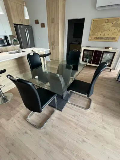 Table de cuisine et chaises, View more