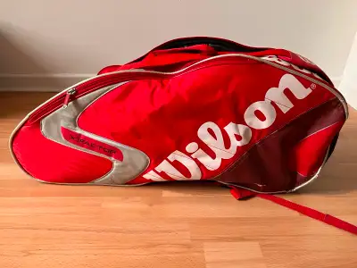 sac de tennis Wilson avec une capacité de jusqu’à 6 raquettes ayant appartenu à une joueuse de tenni...