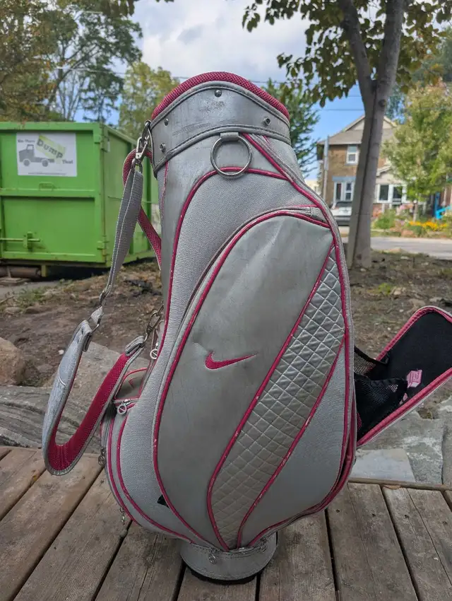 Nike Women's Golf Staff Bag in Golf in Kitchener / Waterloo - Image 4