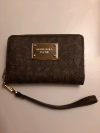 Micheal Kors
Wallet
Original