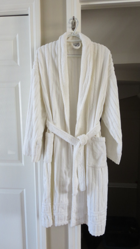 100% ringspun aegean cotton terry women bathrobe with pockets in Women's - Other in Calgary