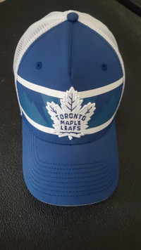 Toronto maple leafs cap snap back mesh almost new