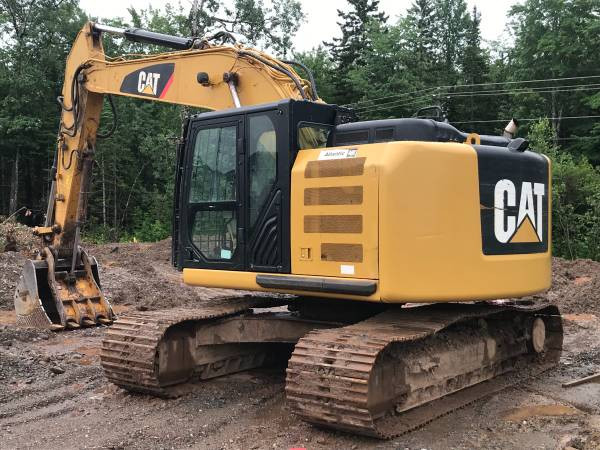 1 OWNER CAT320E HYD THUMB PLUMBED FOR MULCHER CALL 5064613657 in Heavy Equipment in City of Halifax