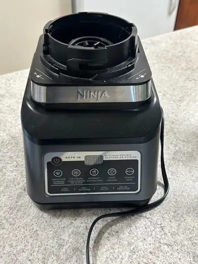 This Ninja Auto IQ kitchen system comes with a blender and food processor, perfect for all your culi...