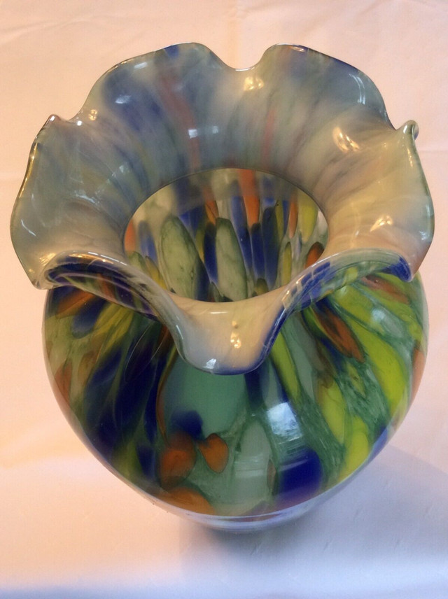 Murano glass vase in Home Décor & Accents in Kingston - Image 2