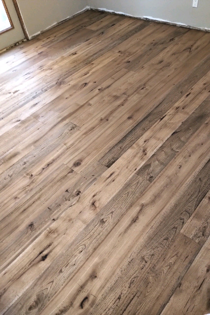 Reclaimed hardwood flooring. Barn board flooring WIDE PLANK in Floors & Walls in Kitchener / Waterloo - Image 2