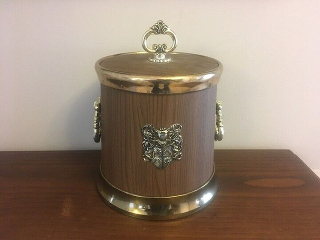 Retro Classix 60s 70s Coat Of ARMS ICE BUCKET Wooden Finish in Arts & Collectibles in City of Toronto - Image 2