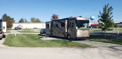 2006 Mandalay coach valencia 38c with 80,000 km 5.9 deisel cummins 4 slides fully renovated