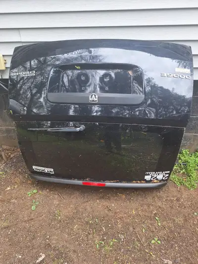 Fits 09 dodge grand caravan in good shape only starting to rust along one side see 2nd photo paid 15...