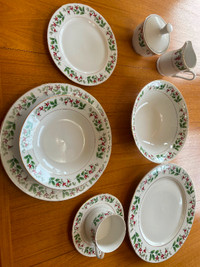 Make your table festive for the holidays with this dinnerware!