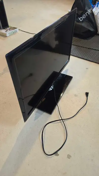 Samsung 32-inch LED TV UN32D4000, View more