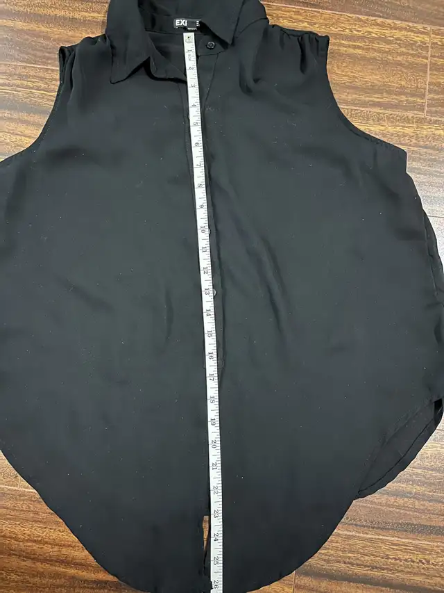 Express women’s extra small blouse, sleeveless button down black in Women's - Tops & Outerwear in Oshawa / Durham Region - Image 8
