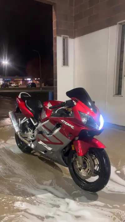 VERY Nice - Well maintained - Clean, 2005 Honda CBR F4 i No problems at all - Near New Condition. A...