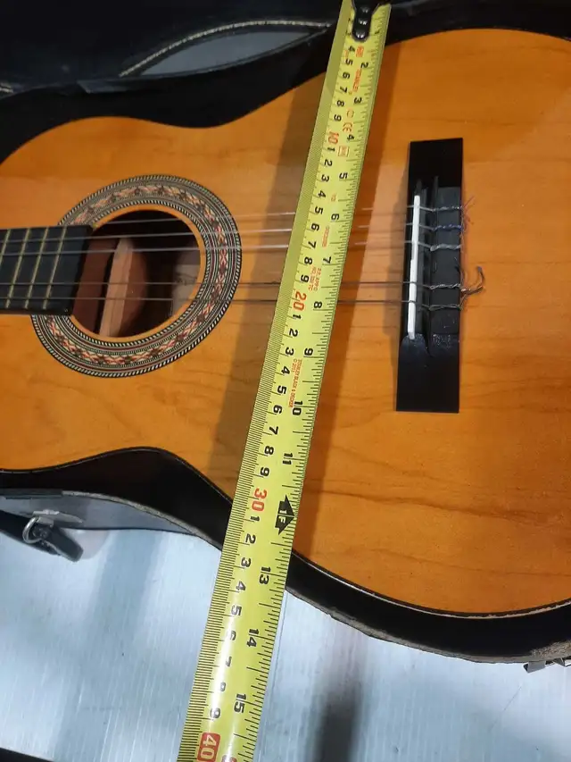 Classical Guitar in Guitars in City of Montréal - Image 8