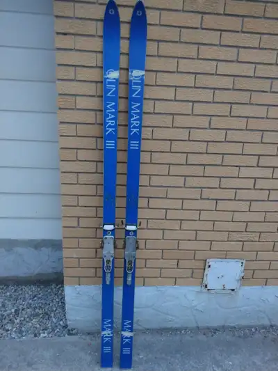 A pair of Olin Mark skis with blinding, length is 200 cm., View more