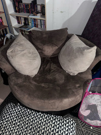 Circle cuddle chair