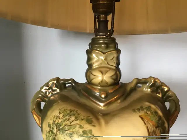 Vintage Porcelain Table Lamp in Indoor Lighting & Fans in Mississauga / Peel Region - Image 7