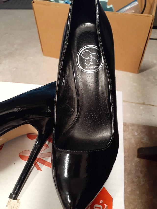 Black Jessica Simpson Heels size 6.5 in Women's - Shoes in Cambridge