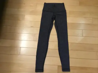 Black/Grey Women’s Lululemon Leggings Size 4, View more