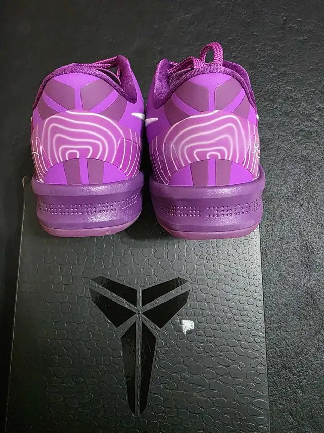 Kobe 8 EYBL size 8 in Men's Shoes in Mississauga / Peel Region - Image 6