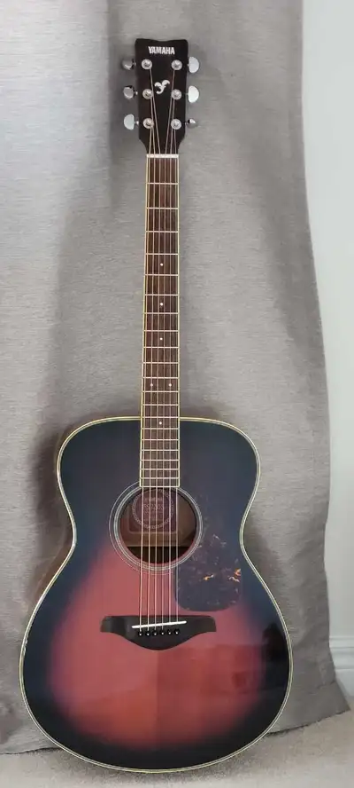 Yamaha FS720S Acoustic Guitar w/ Case, View more