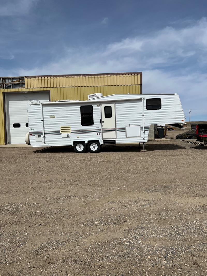 1997 Topaz 5th Wheel Travel Trailers & Campers Lethbridge Kijiji