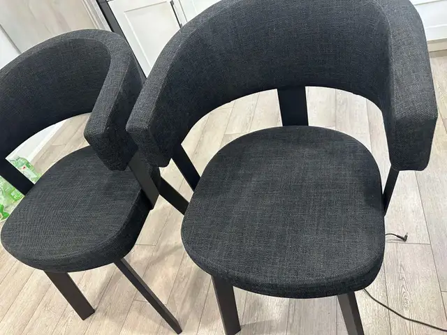 1 accent chair in Chairs & Recliners in Ottawa - Image 2