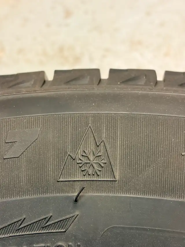 4 Steel Rims - old Michelin tires X-ice 225/65R17 - Honda C in Tires & Rims in City of Toronto - Image 6