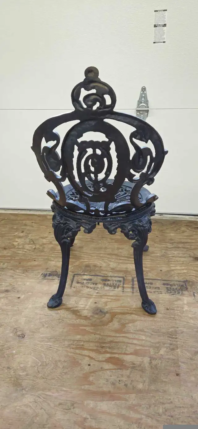 Antique Victorian Cast Iron Patio Set in Patio & Garden Furniture in Trenton - Image 9
