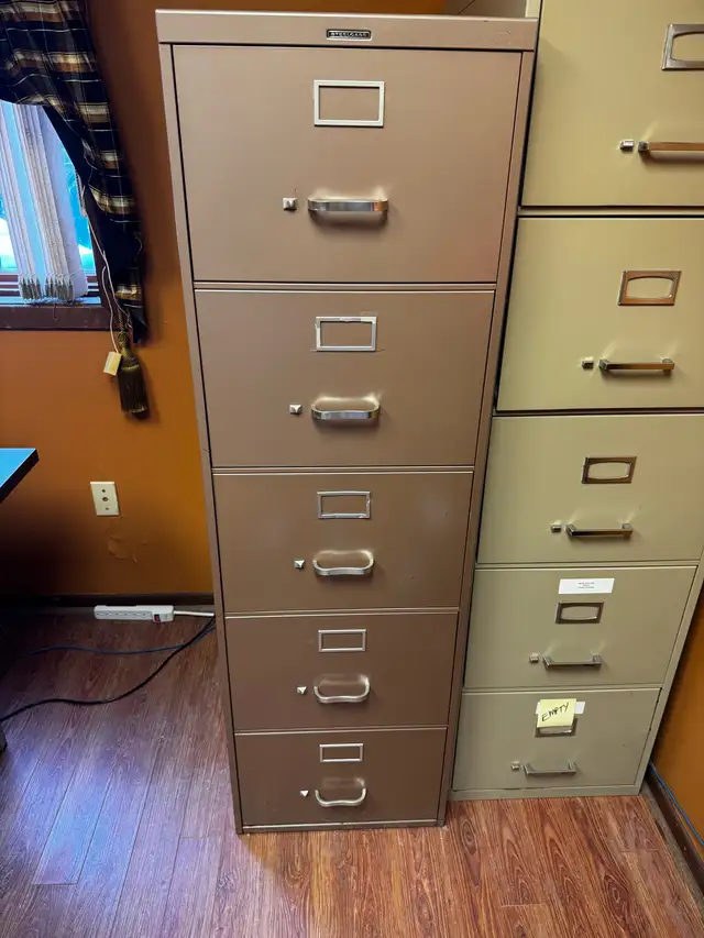 filing cabinet  in Other Business & Industrial in Barrie - Image 2