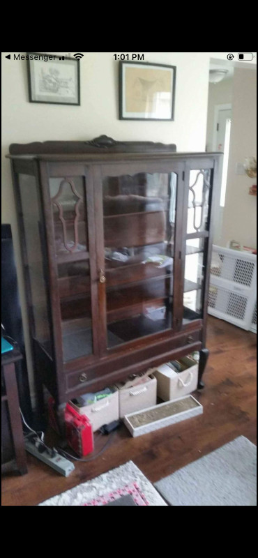 Antique mahogany Deilcraft China cabinet in Hutches & Display Cabinets in Kitchener / Waterloo