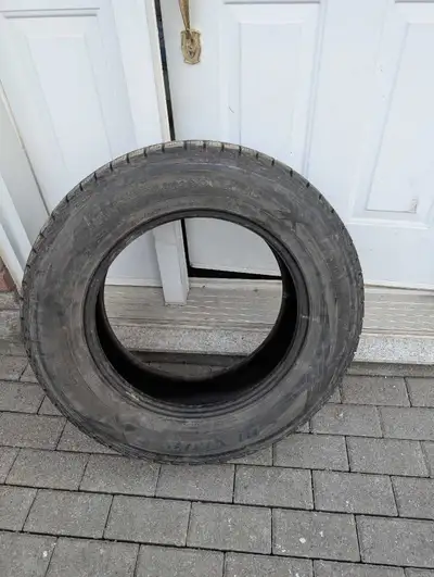 4 pneus d'hiver Dunlop 265/60/18 4 x Pneus d'hiver Dunlop Wintermaxx Usure avant 9/32 Usure arriere...