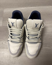 LV trainer signature marine and white sneaker