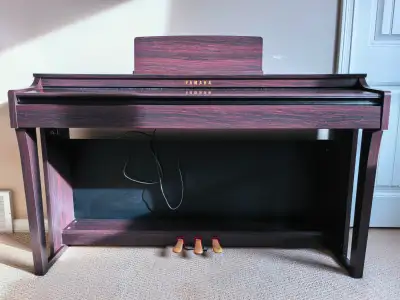 YAMAHA Clavinova CLP-625, View more