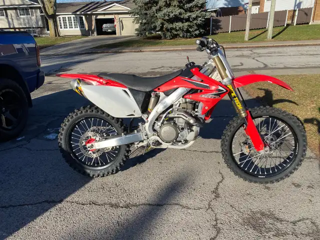 2008 Honda crf450r ORIGINAL plastics and brake pads still in Dirt Bikes & Motocross in Hamilton - Image 2