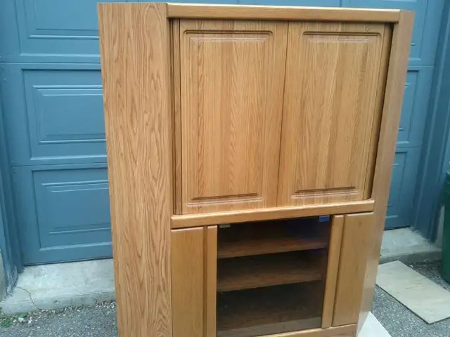 Clever Oak Display Cabinet/Liquor//Entertainment Unit! Corner?