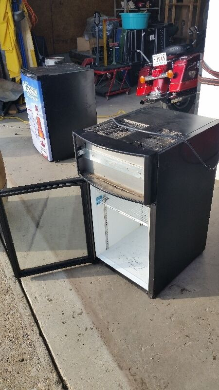 Small Commercial Refigeration Unit in Other Business & Industrial in Edmonton - Image 3