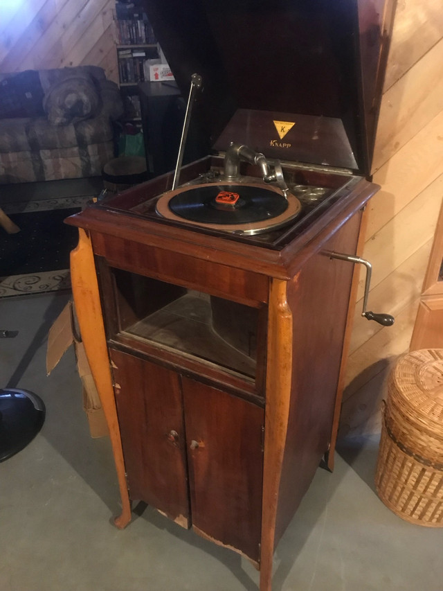 Gramophone knapp  in Arts & Collectibles in Timmins